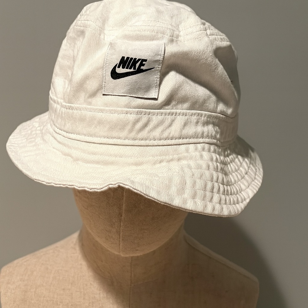 Nike Classic White Bucket Hat
